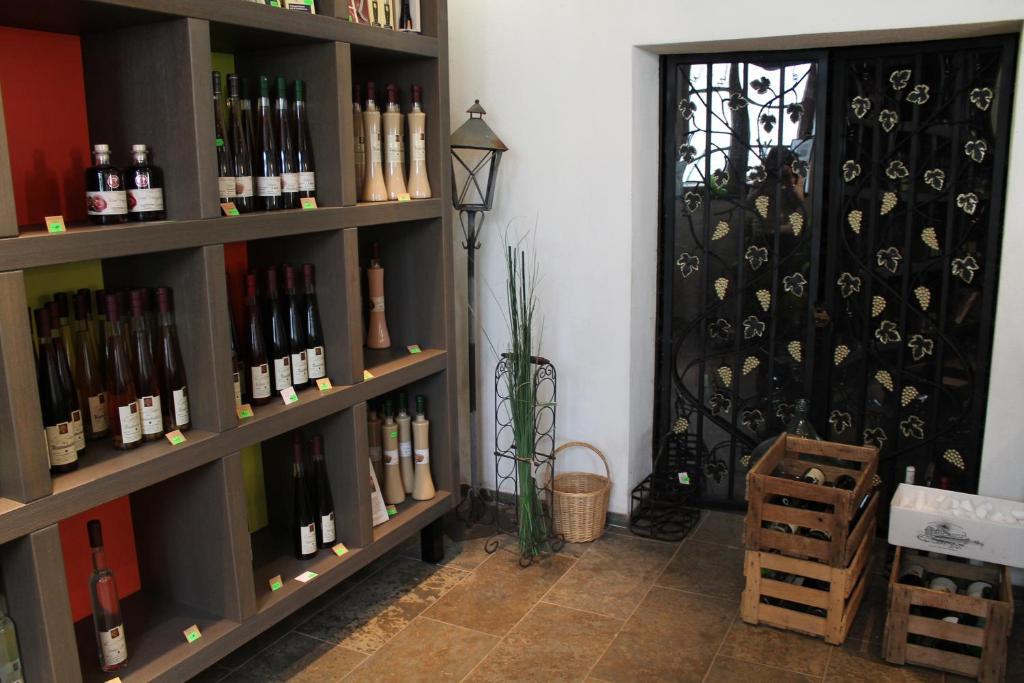 Weinhotel Sonnenschein Эрнст Экстерьер фото